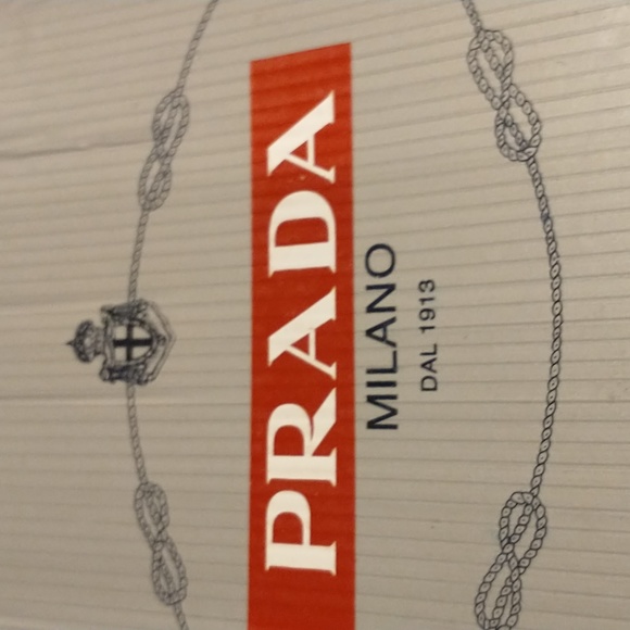 PRADA 👀 - Picture 6 of 16